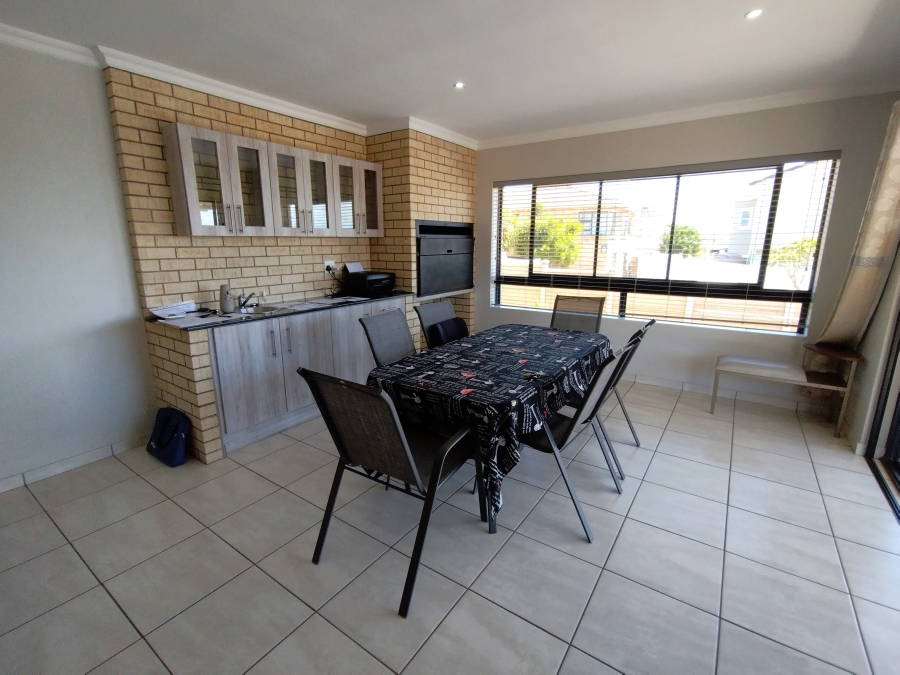 3 Bedroom Property for Sale in Wavecrest Eastern Cape